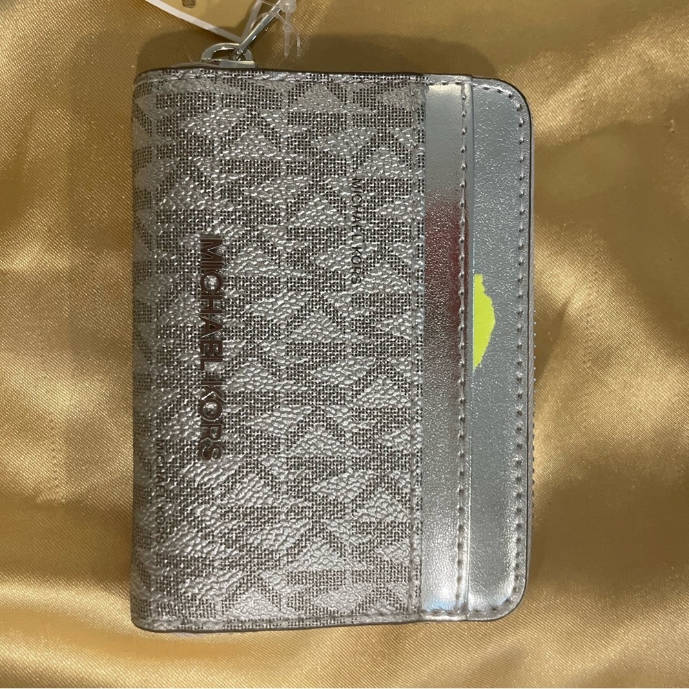 Michael Kors Metallic Silver Wallet NEW - Picture 1 of 5